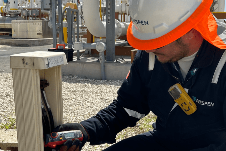 A Penspen employee in Mexico carries out an inspection